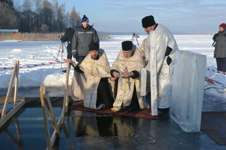 Крещение 2024 - какого числа отмечают в России, когда купаются на Крещение Господне в 2024 году