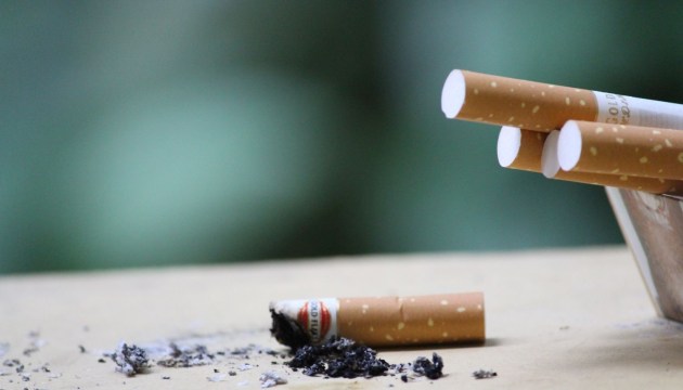 На Даугавпилсском рынке изъяли контрабандные сигареты
