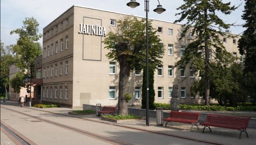 Jaunība     