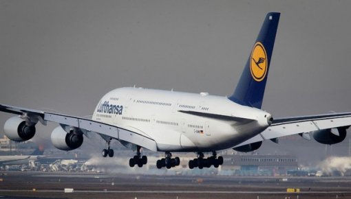  : Lufthansa     