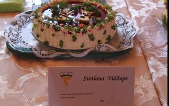    Siera un maizes sv&#275;tku s&#257;&#316;&#257; torte  