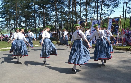 Aug&#353;daugava:  ,     