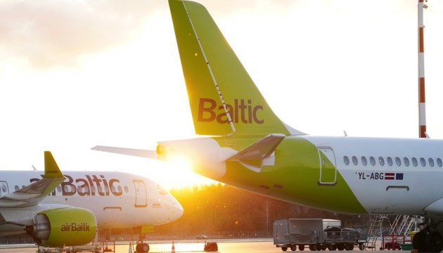 airBaltic   .  120 